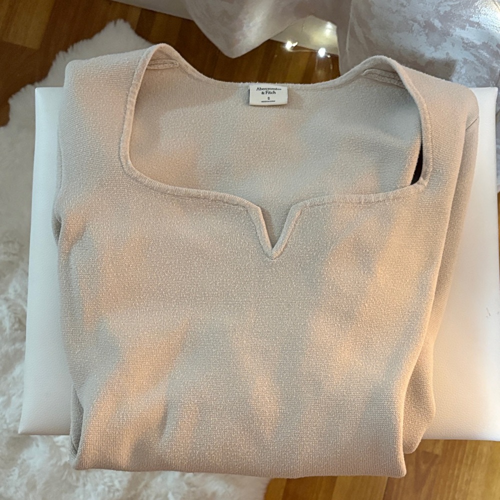 Abercrombie Light Beige V-Neck Sweater bodysuit